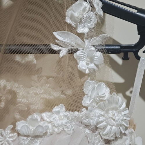 Wedding dress like new, size M, white with lace details