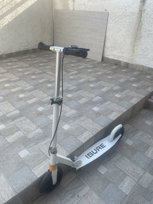 Isure Scooter used, aluminum and nylon, foldable with adjustable handlebar
