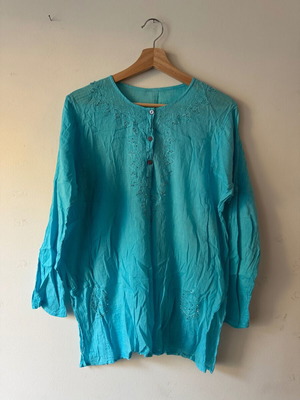 Cotton embellished shirt like new, blue turquoise, one size