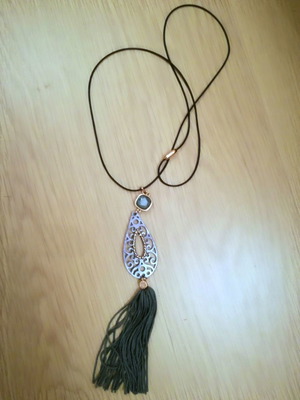 Long necklace with impressive tassel