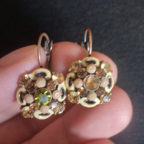 Vintage earrings used, clip-on with missing stone