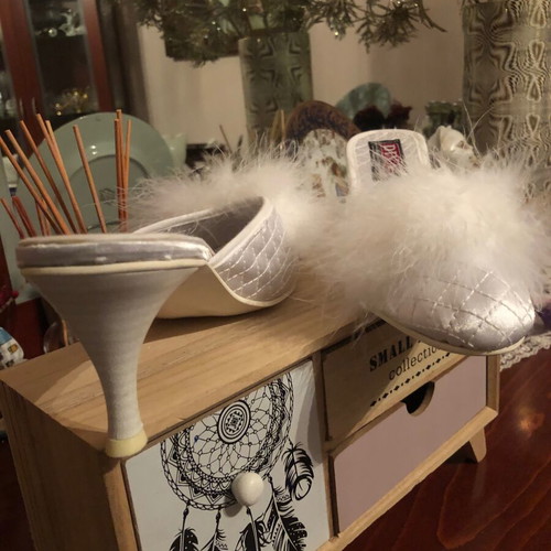 Bridal satin slippers new with feather pom-poms white size 39