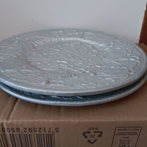 Christmas plates like new, set of 2 pieces