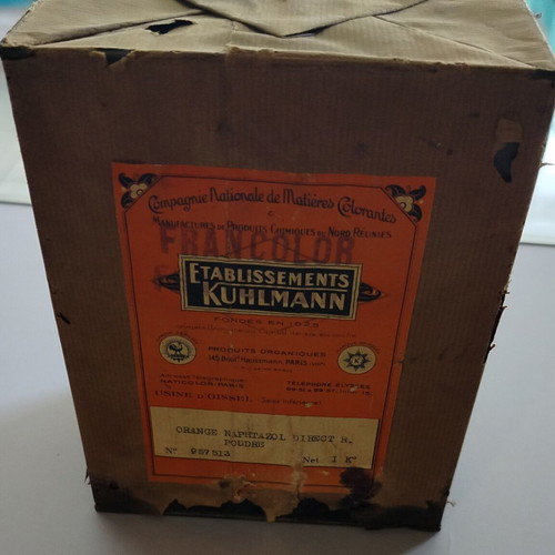 Sealed box with powder used, early 20th century
