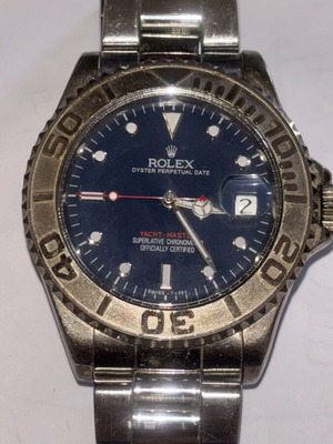 Men's automatic watch with embossed bezel, blue and silver
