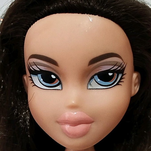 Bratz dolls used, lot of 4 with flaws for OOAK