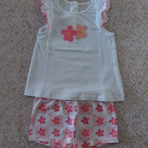 Orchestra summer clothing sets for 12 months, like new, 2 sets