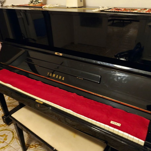 Yamaha piano black slightly used