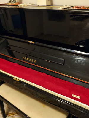 Yamaha piano black slightly used