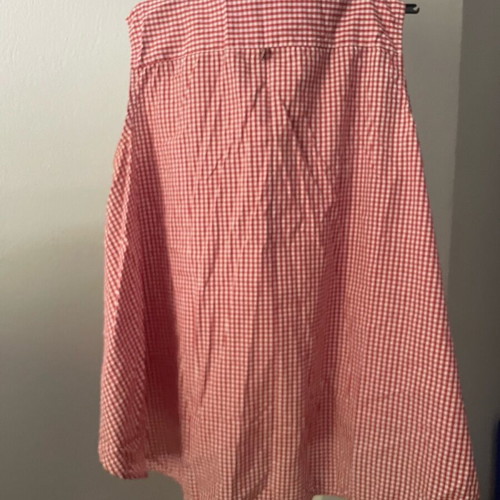 Shirt like new, wide fit, longer at the back