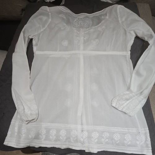 White summer shirt size M like new