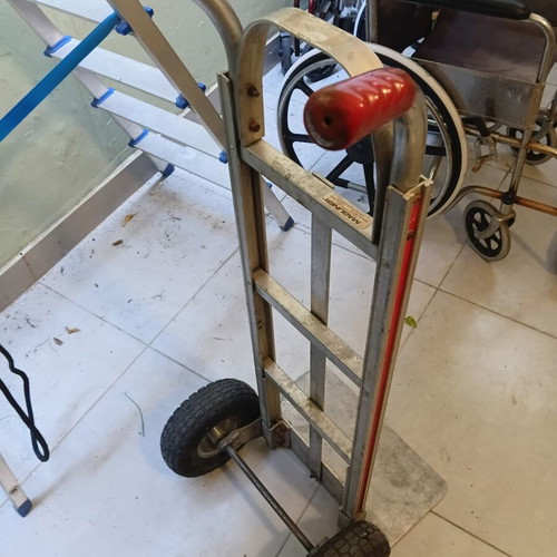 Magliner corrosion-resistant aluminum hand truck like new