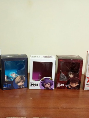 Chibi figures like new with bonus cup