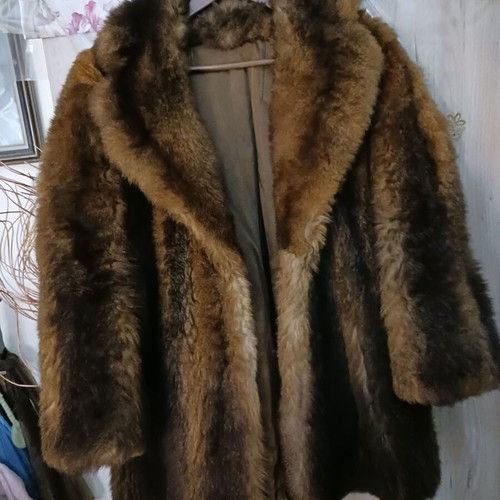 Natural fur size Large like new, brown