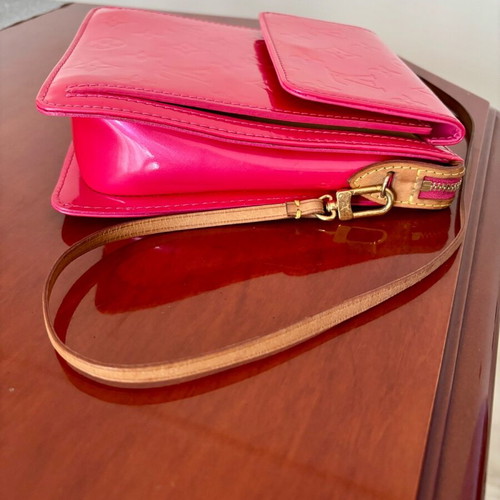 Louis Vuitton Mott Vernis shoulder bag like new, fuchsia