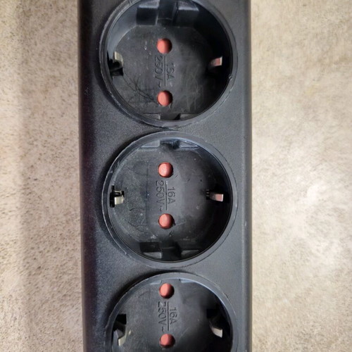 6-Outlet Power Strip used with 2m cable and overload protection