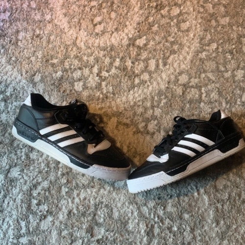 Adidas Rivaly Low athletic shoes like new, size 39, black and white
