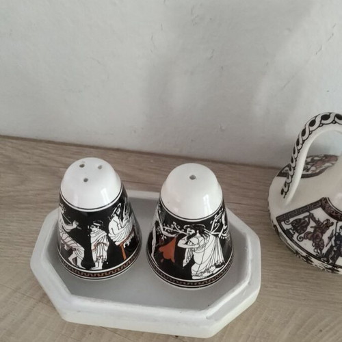Salt and pepper set like new, 4 pieces with Greek style