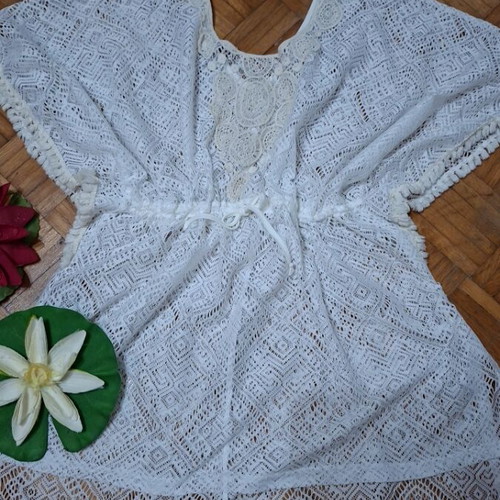 Honey White Kaftan Size 2 like new with Jacquard Mesh Pattern