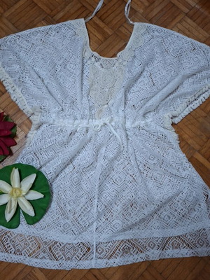 Honey White Kaftan Size 2 like new with Jacquard Mesh Pattern
