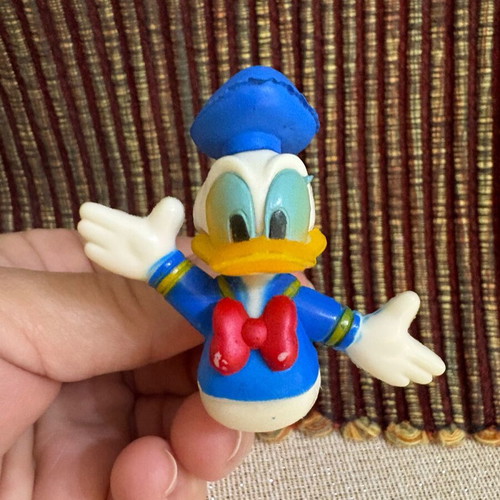 Set of six collectible Mickey Mouse and Donald Duck knobs like new