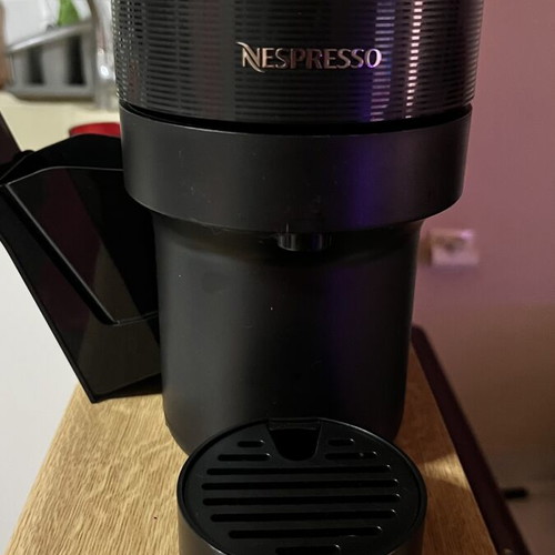 Nespresso Vertuo Plus by De’Longhi coffee machine, black