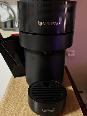 Nespresso Vertuo Plus by De’Longhi coffee machine, black