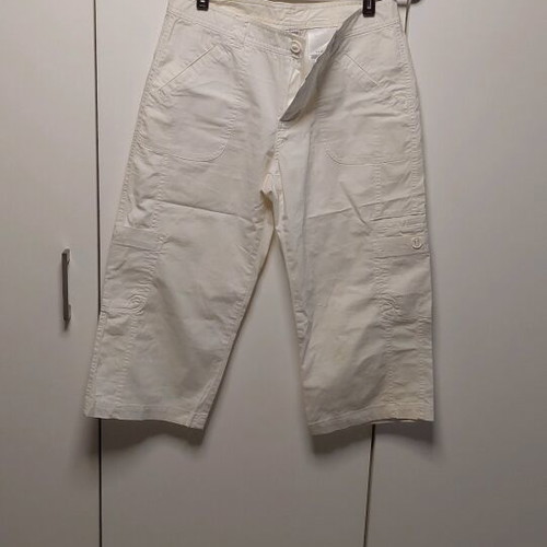 Columbia women's white bermuda shorts used, size S-M 36-38 with six pockets