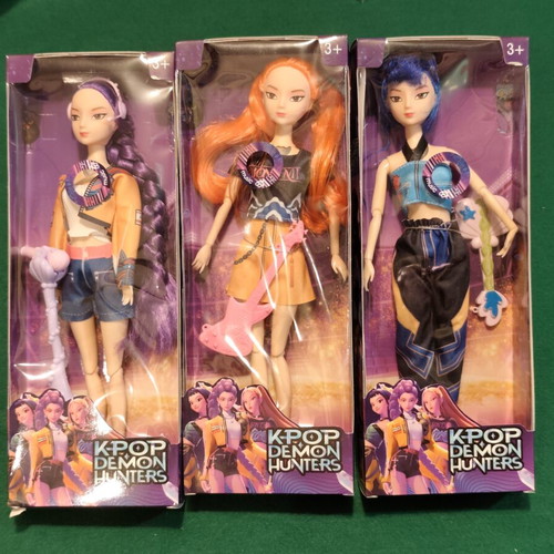 Demon Hunters set of 3 musical dolls with accessories