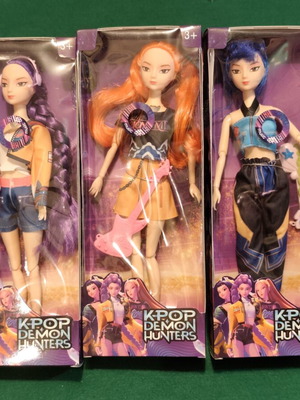 Demon Hunters set of 3 musical dolls with accessories