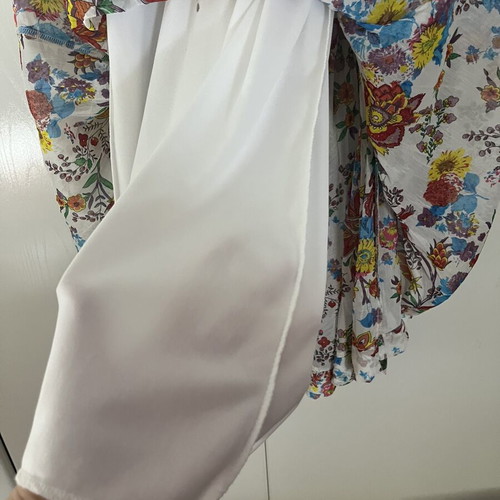 Summer blouse with sequins and colorful print, new, one size