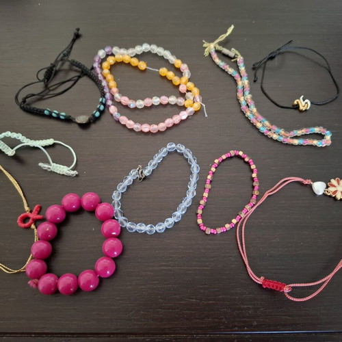 Bracelet set like new, mostly adjustable, multicolor