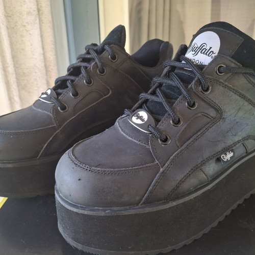 Buffalo London 1330-6 Low Black Platform Sneakers like new, size 39