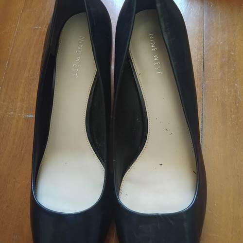 Nine West peep toe leather pumps like new, size 39, black