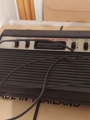 Retro game console used with 256 built-in games