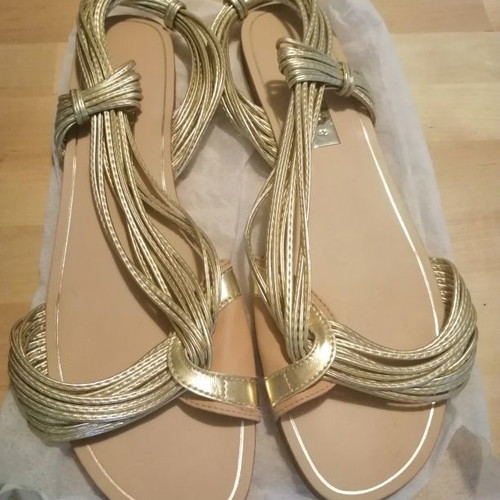 Χρυσά δερμάτινα πέδιλα Zara νούμερο 42 καινούργια
