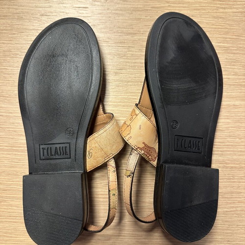 Alviero Martini 1ª Classe Geo Classic leather sandals size 38 like new
