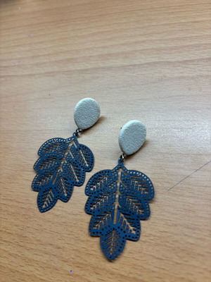 Pair of blue and white earrings like new