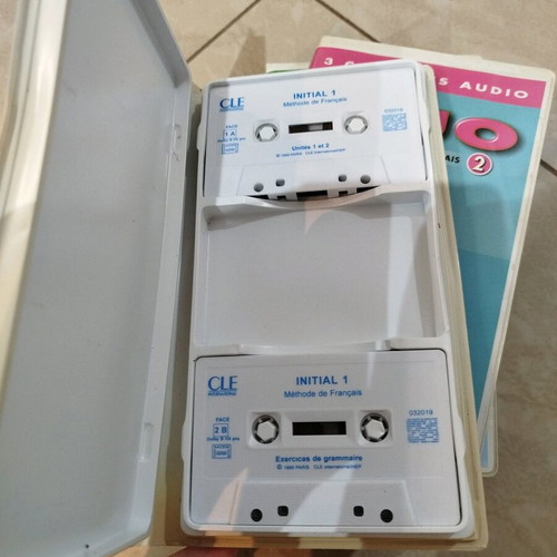 Old cassettes and CDs from French language books