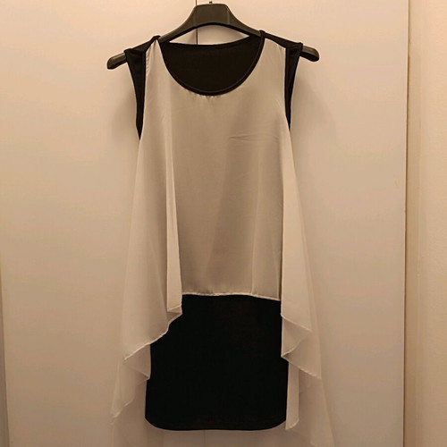 Mini sleeveless dress like new, black with white lining