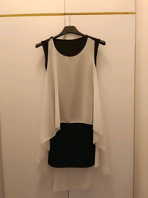 Mini sleeveless dress like new, black with white lining