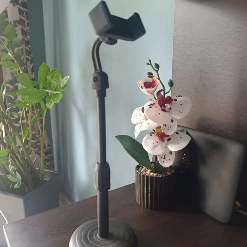 Mobile phone and microphone desk stands like new