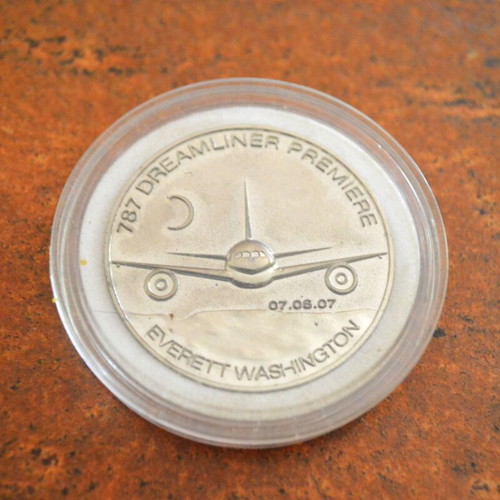 Commemorative Medal Airplane Boeing 787 Building the Dream-Dreamliner Premiere 2007 like new
