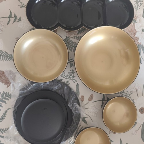 Tupperware Allegra set of 5 pieces new, airtight containers