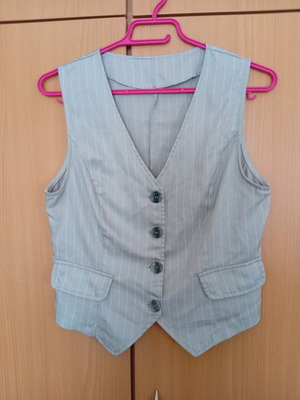 Women's grey vest like new with white stripe, size S/M