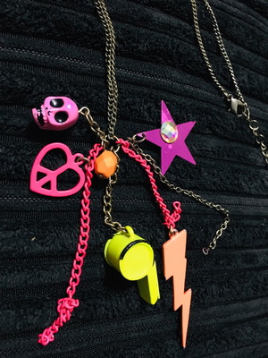 Long pendant necklace used, good condition