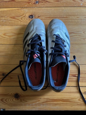 Adidas Predator ποδοσφαιρικά παπούτσια σαν καινούργιο, μέγεθος 43, μαύρο και γκρι