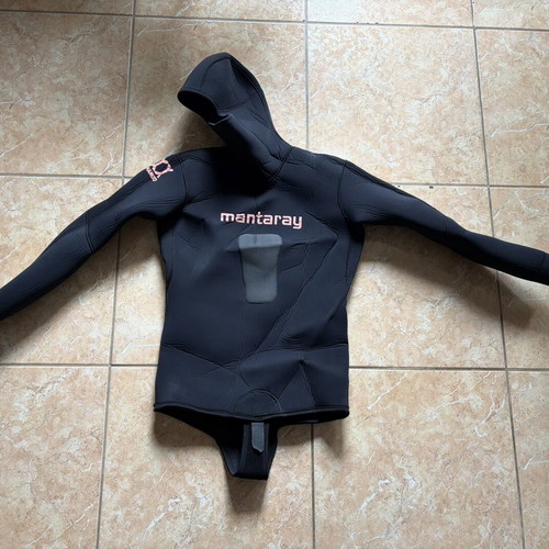 7mm Mantaray Yamamoto wetsuit used, for person up to 1.80m and 90kg