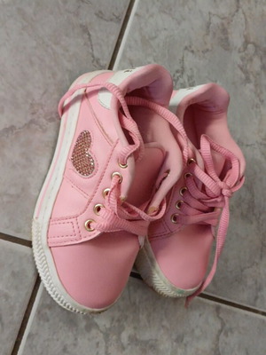 Papillon athletic shoes size 27 pink like new