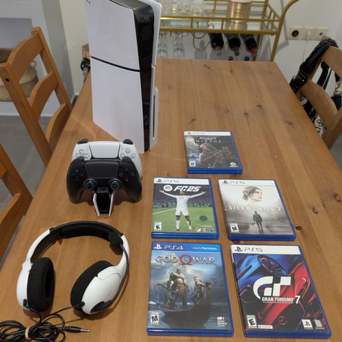 Sony PS5 Disk Edition console with 2 controllers, headphones, 5 games